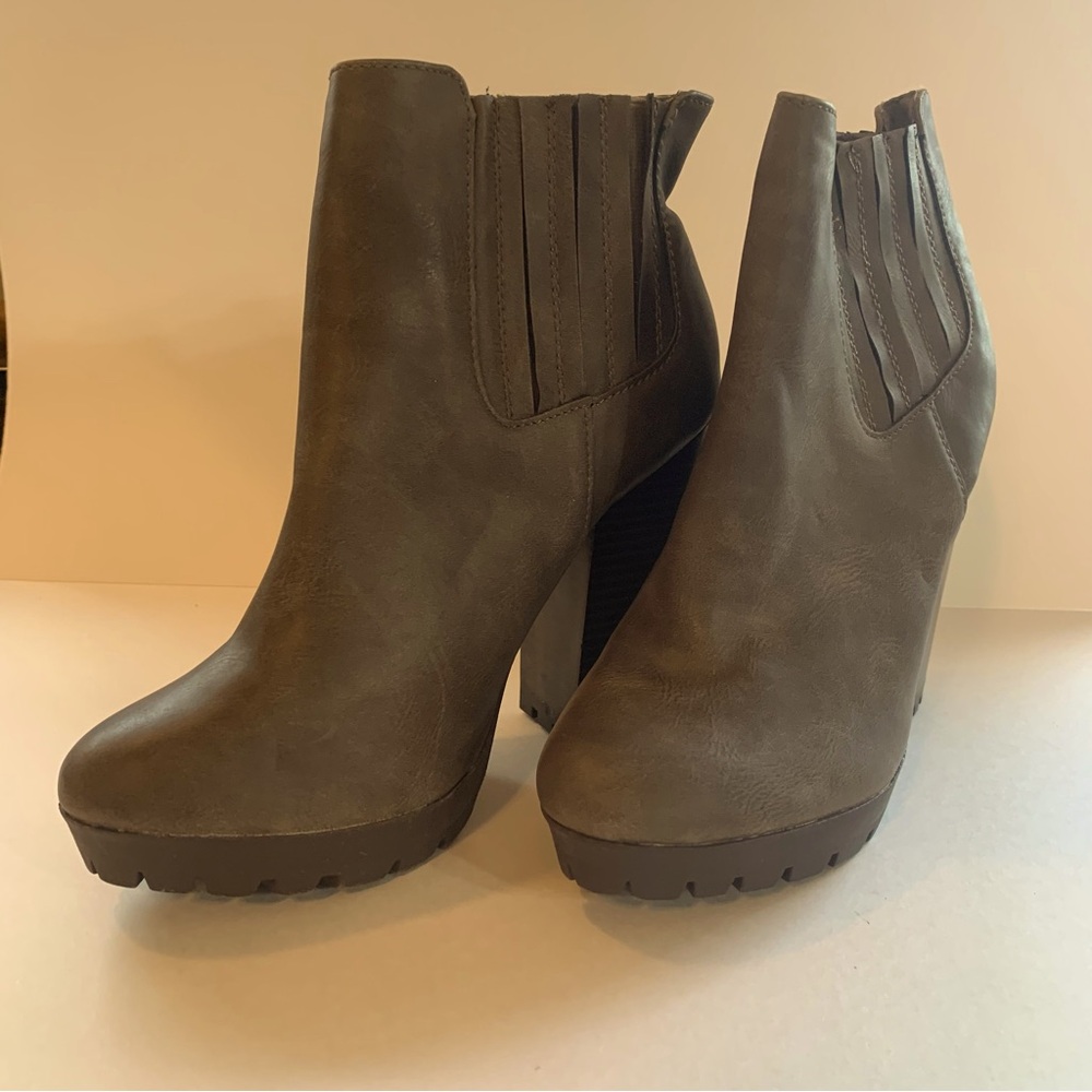 Candies brand wedged booties